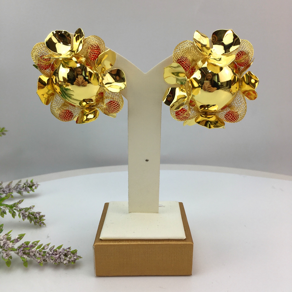 Women Accessories Dubai - Yuminglai-أقراط فاخرة مطلية بالذهب للنساء ،