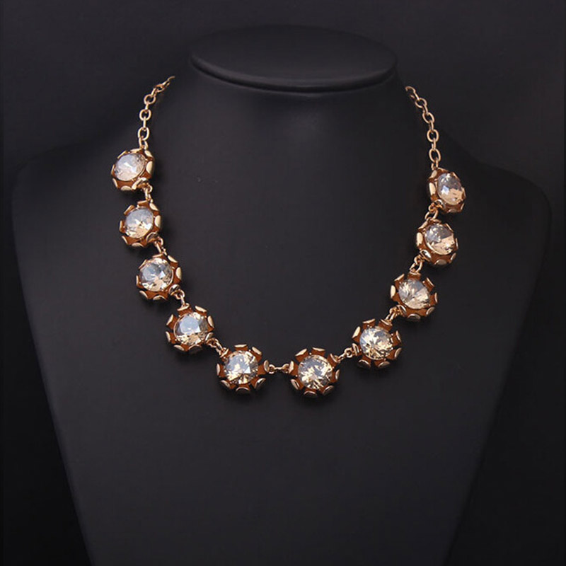 Women Accessories Dubai - جديد فاخر كريستال قلادة للنساء الذهب