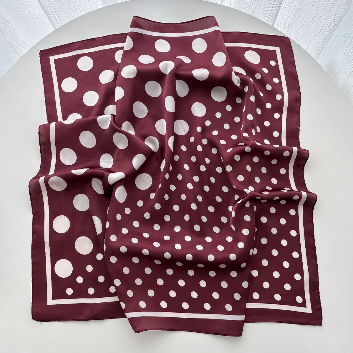 وشاح نسائي أنيق من الساتان الن - مراجعة Silk Scarf Square وسعره